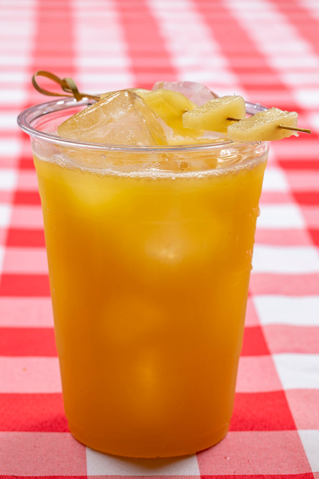 refreshing auga de pina pineapple at burt's burgers in huntington beach
